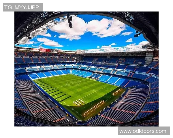 足球巨星们的巅峰对决与辉煌时刻盘点：谁才是真正的球场传奇